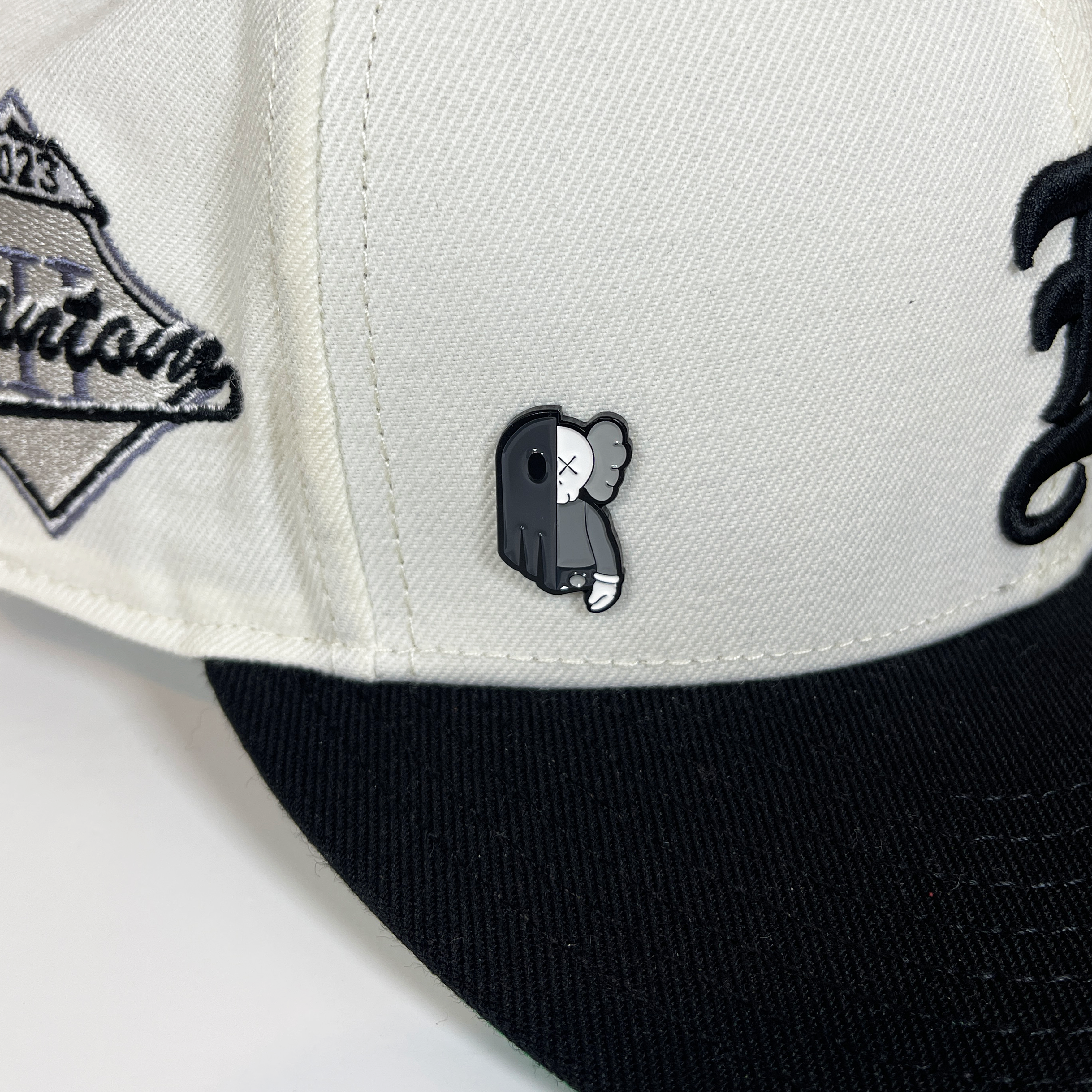 Uma (KAWS Dissection) – Ghost Pins